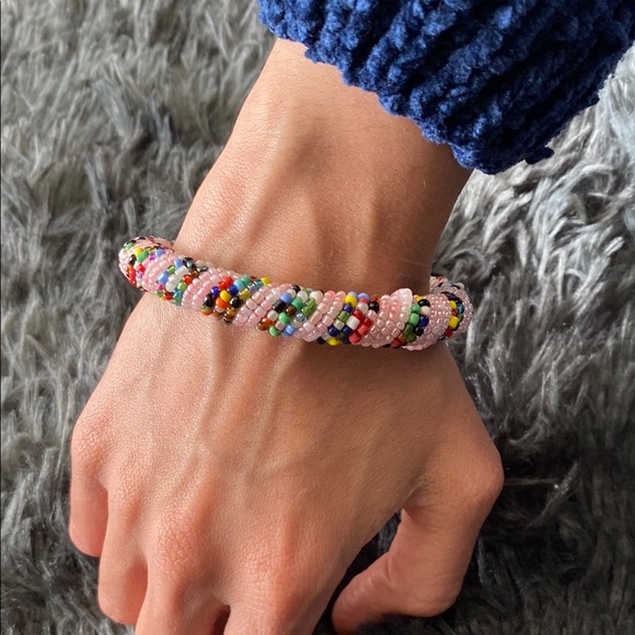 Pale Pink Spiral Colourful Beaded Bangle Bracelet - Picture 3 of 17